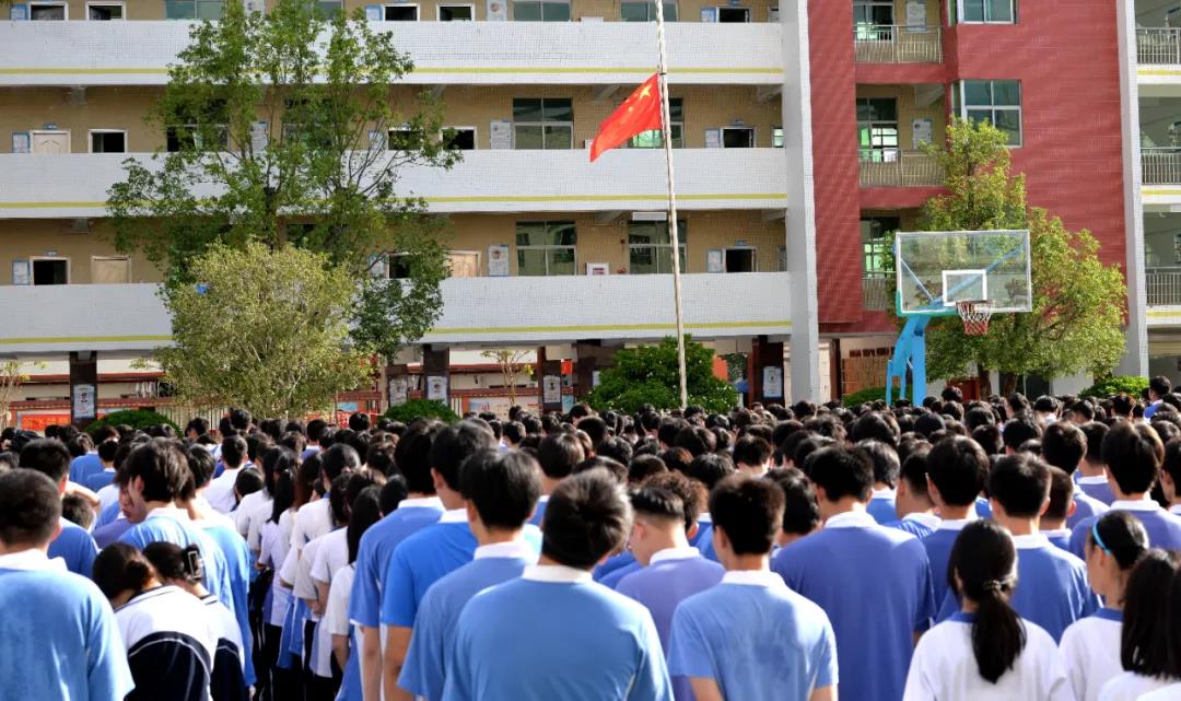 一稻济世 万家粮足 | 宝山技校师生深切悼念送别袁隆平院士