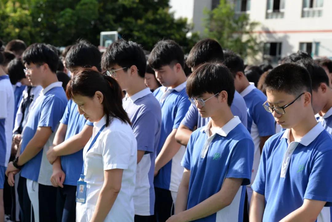 一稻济世 万家粮足 | 宝山技校师生深切悼念送别袁隆平院士