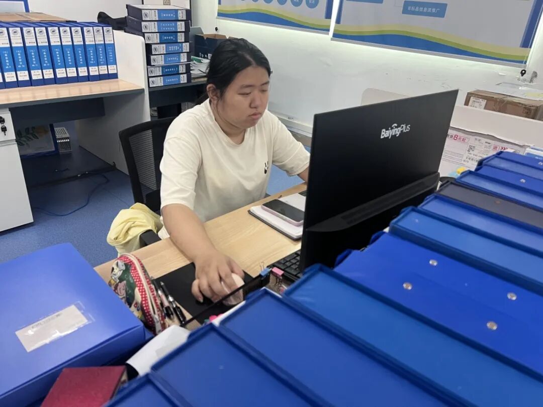 黄晓晴（岗位照）.jpg