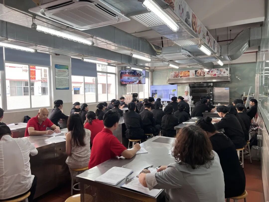 巫洁敏听课图片.JPG