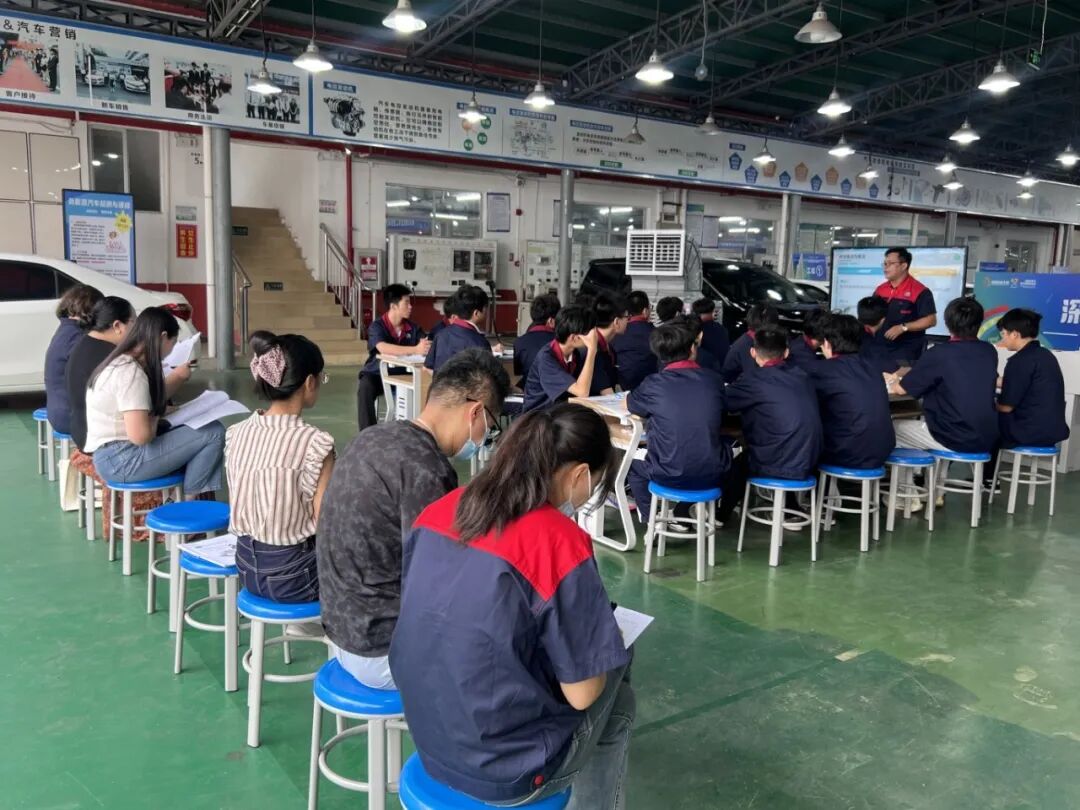 陈作樟听课图片.JPG