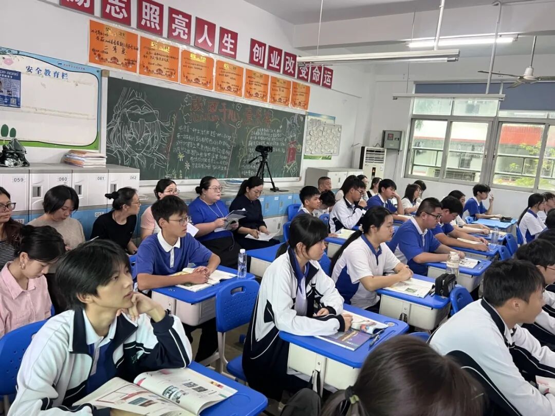 刘梦琪听课图片.JPG