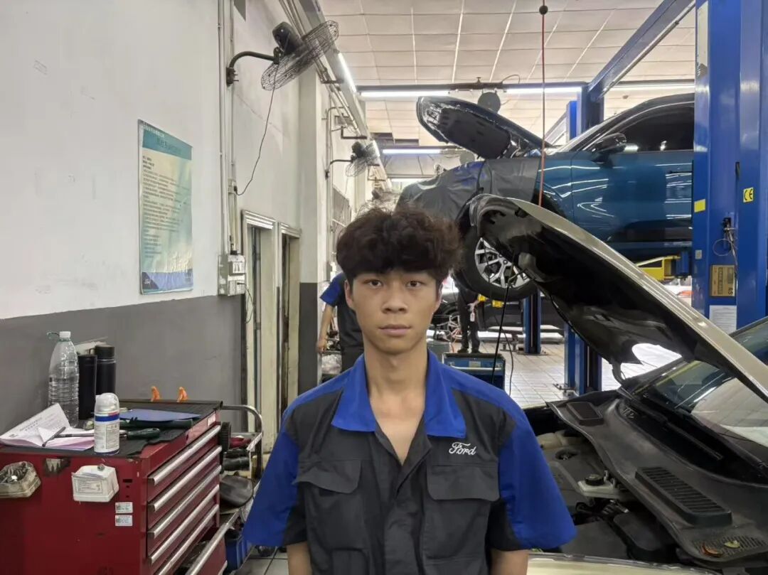 谢志茂工作岗位照1.jpg