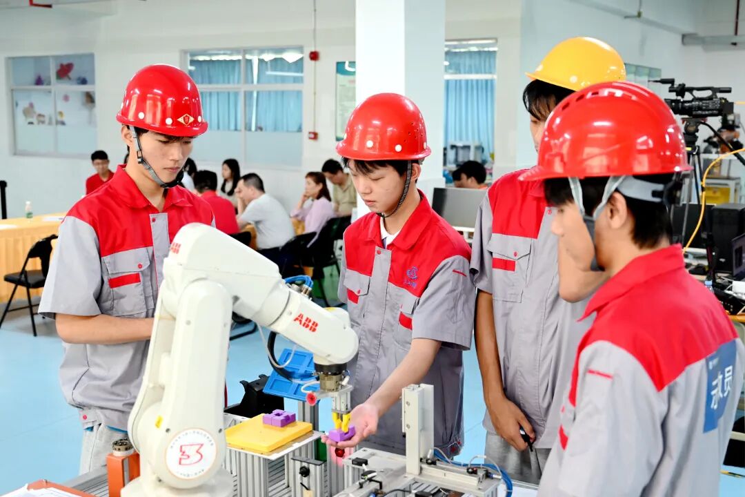 工业机器人应用与维护 (3).jpg