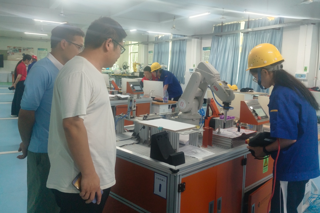 技能节竞赛观赛 (25).jpg