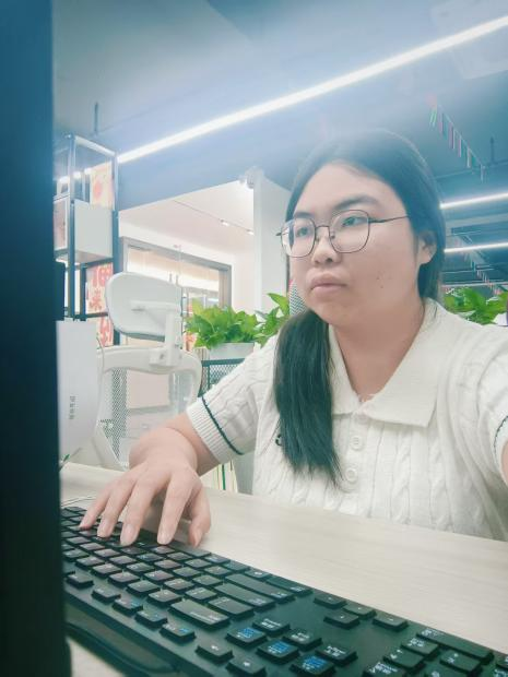 李馨悦.png