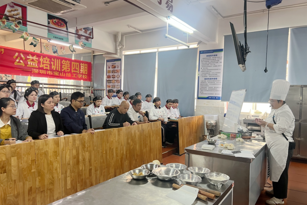 5听课场景 (3).JPG