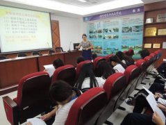 政教处举办女生心理辅导讲座