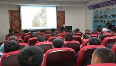 学校举行消防演练活动