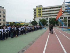 学校第九届“校园杯”篮球赛开幕