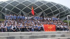 观摩全国青少年机器人大赛