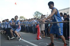 我校举行第十届“凝心·聚力”拔河比赛