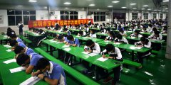 学校举办硬笔书法比赛