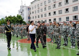宝山技校19秋季新生军训汇演|我们集结完毕，请检阅！