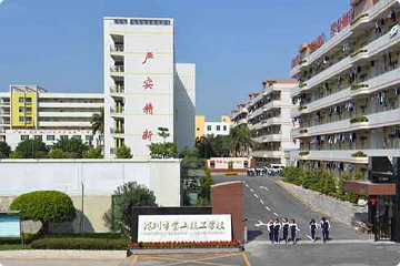 2001年8月