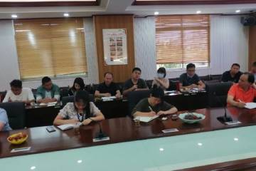 学校举行教师代表座谈会！