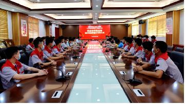 学校举办“智慧工厂”讲座