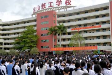 学校团委荣获共青团深圳市委表彰~