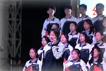 红歌颂祖国 班歌展风采