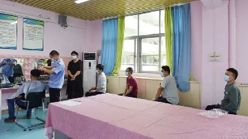 校园自助理发 抗疫温暖人心