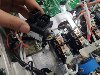 《纯电动汽车简单故障检修》课件 7、学习任务二学习活动三 偶发性不能行驶故障检修.pdf