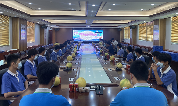 同心抗“疫” 共庆中秋——学校领导慰问留校学生