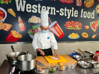 宝山大厨带你吃出新花样！我校省级粤菜师傅培训基地年度创新菜品小传