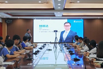 解锁新技能 提升竞争力 | 宝山技校电商专业开展全媒体直播创业实战活动