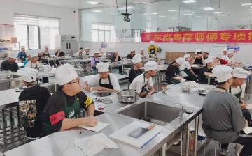 传授粤点技艺，助力乡村振兴 | 宝山技校“粤菜师傅”公益培训活动走进惠州博罗