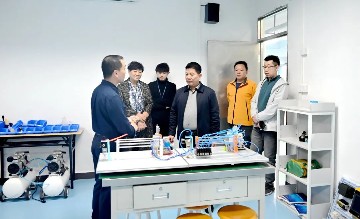 赣州市于都县人力资源和社会保障局领导到宝山技校参观调研