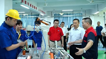 聚焦技能人才培养，赋能产业高质量发展 | 坪山区人大常委会赴宝山技校调研全区职业能力建设工作