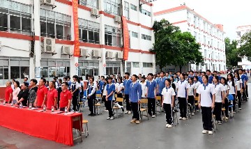 勇担青春使命 争做有为青年 | 宝山技校举行2025年新团员入团宣誓仪式