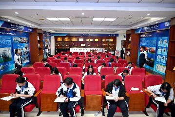 笔尖传文明 听写溯根脉 | 宝山技校举行2025年校园读书月汉字听写比赛