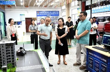 坪山区人大常委会副主任郝艳一行莅临宝山技校开展专题调研