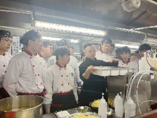 数智赋能育厨才 校企联动启新程｜宝山技校校首期数智厨师智能设备操作班正式开班