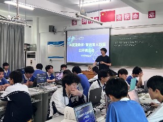 AI赋能课堂·智启育人新篇 | 宝山技校多专业联动AI公开课点亮智慧校园
