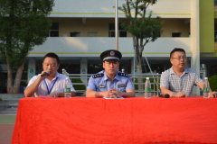 学校举办法制教育报告会