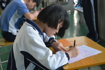 我校举办第三届“梦抒杯”书法比赛