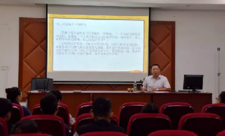 开学速递丨政教处组织新生班主任培训