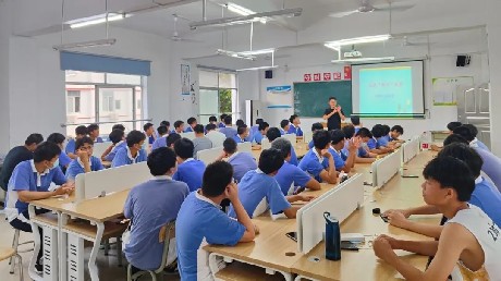 杜绝“两卡”犯罪 构筑平安校园∣我校开展预防电信诈骗专题宣传活动