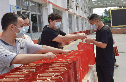 当中秋节遇上教师节，月明千里！敬念师恩！