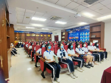 豆蔻年华 快乐健康相伴 | 学校开展青春期女生专题教育活动