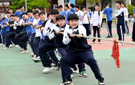 “拔”出精彩，“河”作共赢 | 宝山技校新学期拔河比赛圆满结束