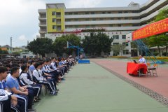 学校举办法制教育讲座