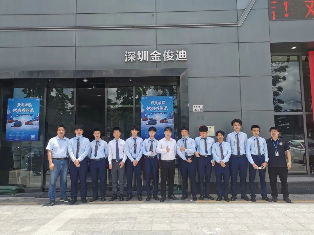我校汽车系组织走访看望岗位实习学生
