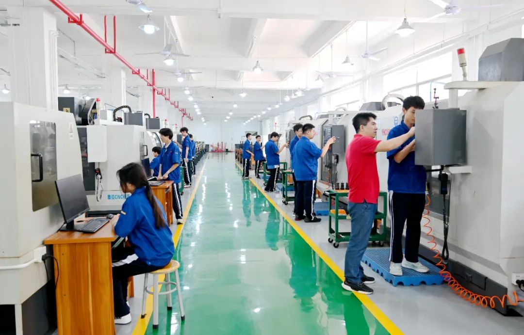 深圳宝山技工学校:奖学助学,助力学子技能成才 深圳宝山技工学校:奖学助学,助力学子技能成才