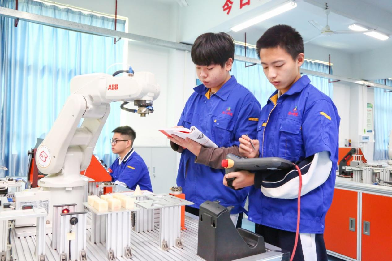 深圳宝山技工学校：多元化教育模式，点亮学生未来之路