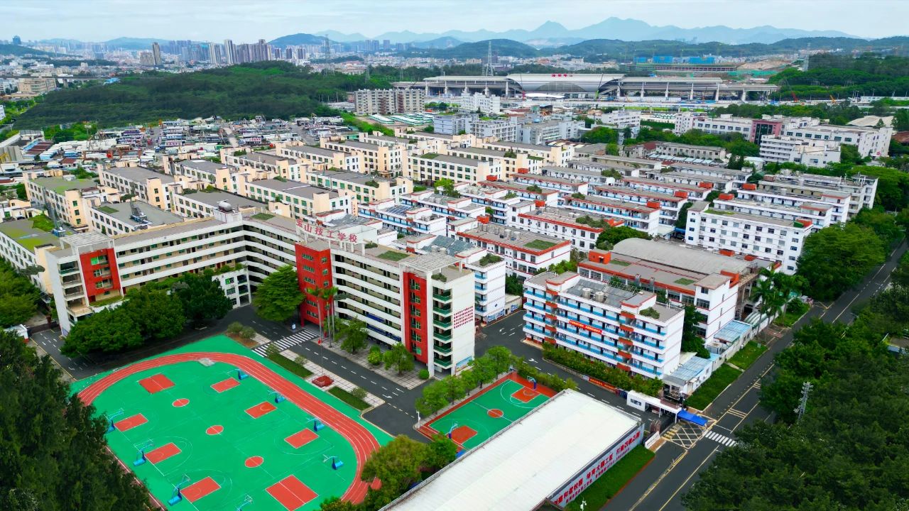 职业技术学校学生在职业发展中,如何平衡兴趣和就业前景? 职业技术学校学生在职业发展中,如何平衡兴趣和就业前景?