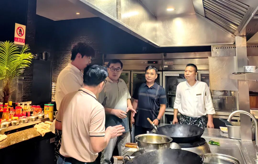 匠心筑味 技启新程｜宝山技校烹饪系走访企业看望实习学生